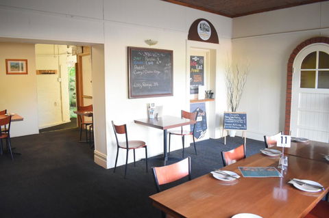Commercial Hotel Morgan - Accommodation Mermaid Beach 5