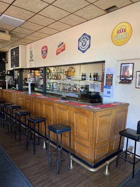 Commercial Hotel Morgan - Accommodation Mermaid Beach 2