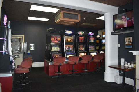 Commercial Hotel Morgan - Accommodation Mermaid Beach 9