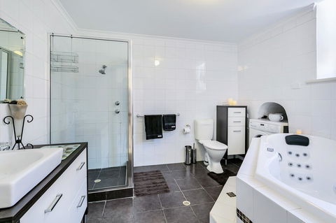 \'THE CHURCH\' Guest Home, Gawler Barossa Region - Accommodation Mermaid Beach 5
