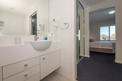 Pacific Blue 278-265 Sandy Pt Rd- Dual Key Access, Wifi, Linen And Air Conditioning - Accommodation Mermaid Beach 12