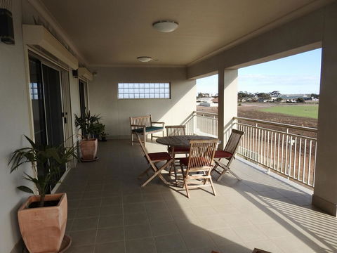 Rezare House Bed & Breakfast - Accommodation Mermaid Beach 18