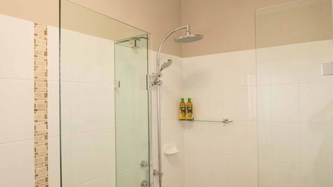 Rezare House Bed & Breakfast - Accommodation Mermaid Beach 24