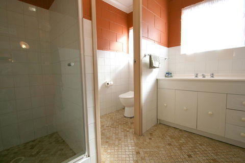 Lake Edge Apartments - Accommodation Mermaid Beach 9