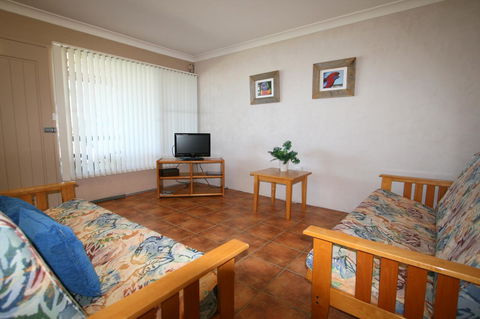 Lake Edge Apartments - Accommodation Mermaid Beach 15