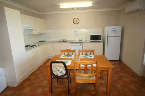 Lake Edge Apartments - Accommodation Mermaid Beach 17