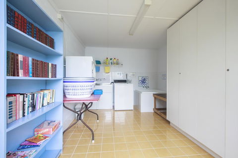 Lake Edge Apartments - Accommodation Mermaid Beach 4