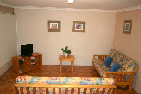 Lake Edge Apartments - Accommodation Mermaid Beach 27