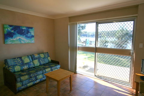 Lake Edge Apartments - Accommodation Mermaid Beach 11