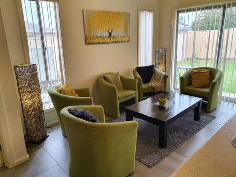 Explore Adelaide, Gawler, The Barossa And Clare Valleys All-in-one - Accommodation Mermaid Beach 1