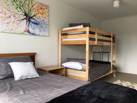 Windsor Gardens Home - Accommodation Mermaid Beach 4
