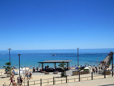 McCloud House - Accommodation Mermaid Beach 4