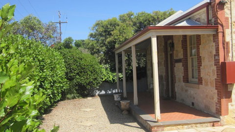 Gainsborough Cottage - Accommodation Mermaid Beach 5