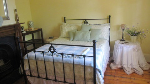 Gainsborough Cottage - Accommodation Mermaid Beach 4