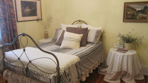 Gainsborough Cottage - Accommodation Mermaid Beach 9