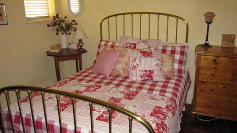 Gainsborough Cottage - Accommodation Mermaid Beach 3