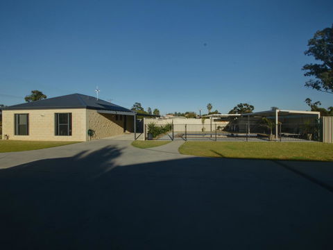 DBJ Holiday Units - Accommodation Mermaid Beach 1