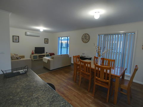 DBJ Holiday Units - Accommodation Mermaid Beach 3