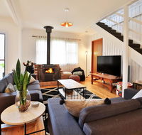 Hudson Bay  Basin View-Pet Friendly-15 Mins to Hyams Beach - Accommodation Mermaid Beach