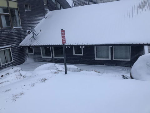 Snowy Gums Chalet - Accommodation Mermaid Beach 2