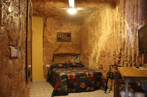 The Underground Motel - Accommodation Mermaid Beach 5
