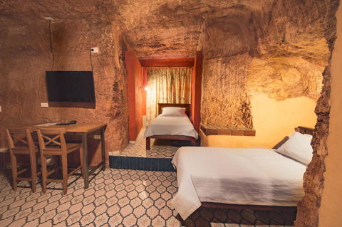 The Underground Motel - Accommodation Mermaid Beach 20