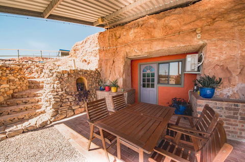 The Underground Motel - Accommodation Mermaid Beach 13
