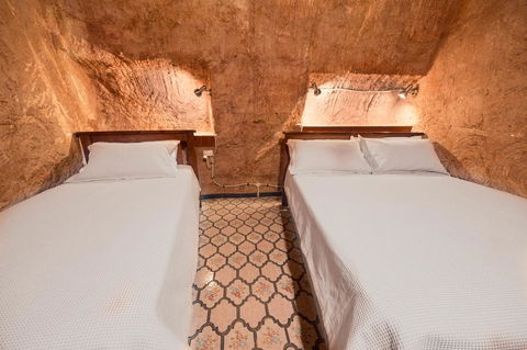 The Underground Motel - Accommodation Mermaid Beach 6