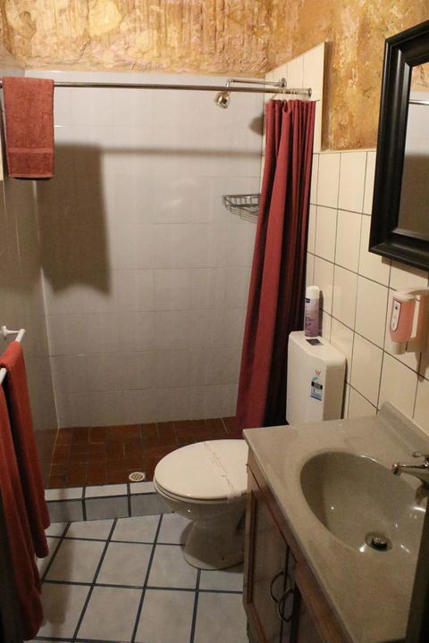 The Underground Motel - Accommodation Mermaid Beach 4