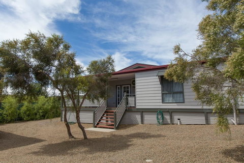 Desert Pea - Accommodation Mermaid Beach 11
