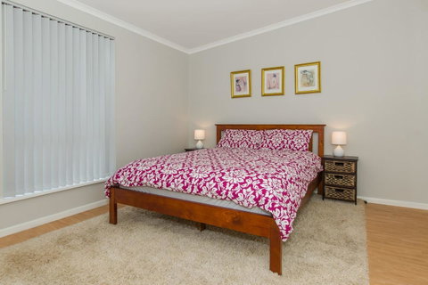 Desert Pea - Accommodation Mermaid Beach 8