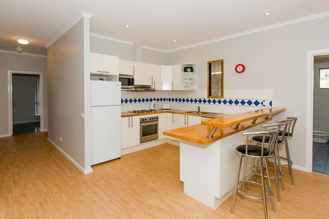 Desert Pea - Accommodation Mermaid Beach 7