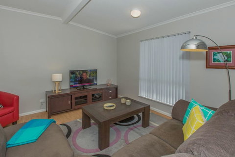 Desert Pea - Accommodation Mermaid Beach 3