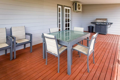 Desert Pea - Accommodation Mermaid Beach 2