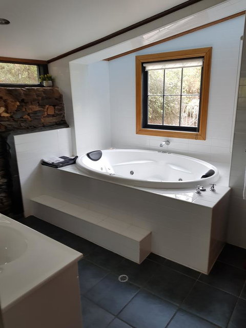 William Hunt's Retreat - Cypress Studio - Accommodation Mermaid Beach 3