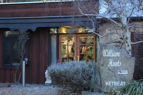 William Hunt's Retreat - Cypress Studio - Accommodation Mermaid Beach 8