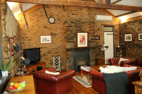 William Hunt's Retreat - Cypress Studio - Accommodation Mermaid Beach 14