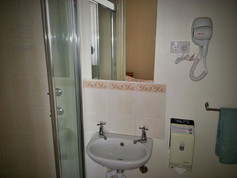 Sonbern Lodge Motel - Accommodation Mermaid Beach 12