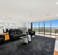 BENGALEE EXECUTIVE TOWNHOUSE- MODERN  STYLISH - Accommodation Mermaid Beach