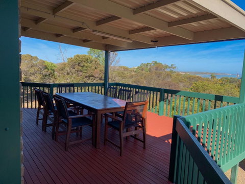 Seacroft - Accommodation Mermaid Beach 2