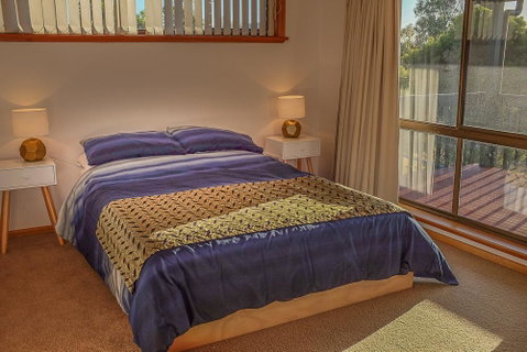 Seacroft - Accommodation Mermaid Beach 8