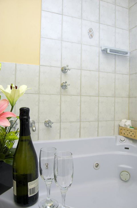 Victoria Hotel Strathalbyn - Accommodation Mermaid Beach 1