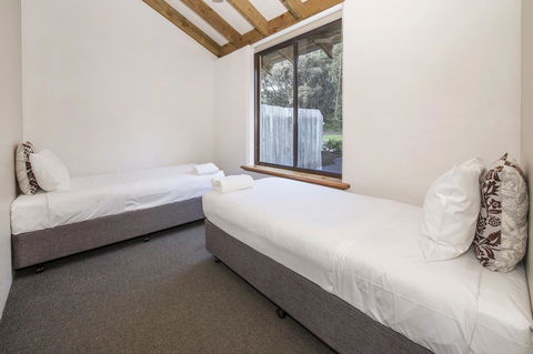 Chandlers Smiths Beach Villas - Accommodation Mermaid Beach 7