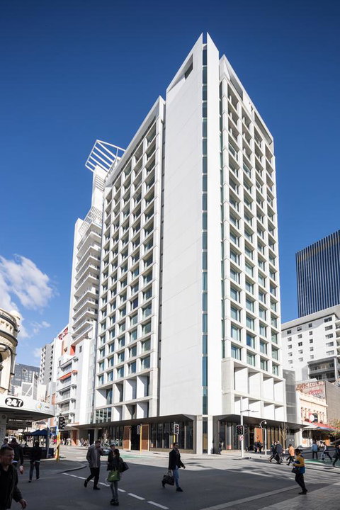 QT Perth - Accommodation Mermaid Beach 7