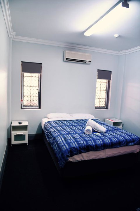 The Emperors Crown Hostel - Accommodation Mermaid Beach 27