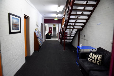 The Emperors Crown Hostel - Accommodation Mermaid Beach 22