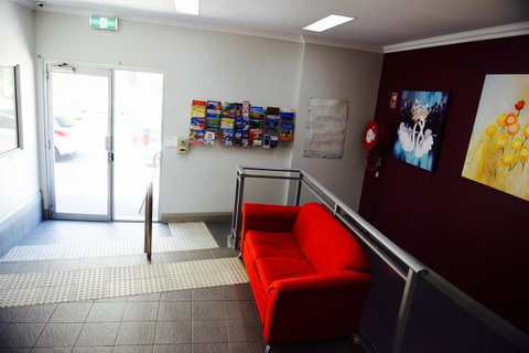 The Emperors Crown Hostel - Accommodation Mermaid Beach 19