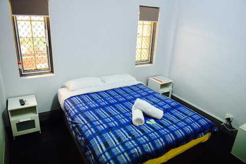 The Emperors Crown Hostel - Accommodation Mermaid Beach 13