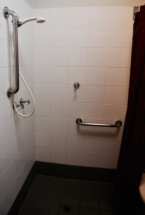 The Emperors Crown Hostel - Accommodation Mermaid Beach 37