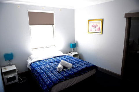 The Emperors Crown Hostel - Accommodation Mermaid Beach 29